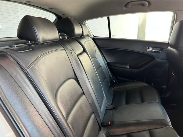 2014-Kia-Cerato-20-EX-Auto-5-dr image:12