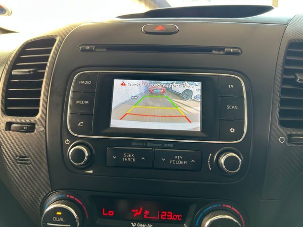 2014-Kia-Cerato-20-EX-Auto-5-dr image:7