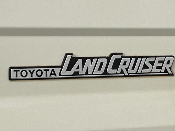 2020-Toyota-Land-Cruiser-79-45-D-Double-Cab image:11