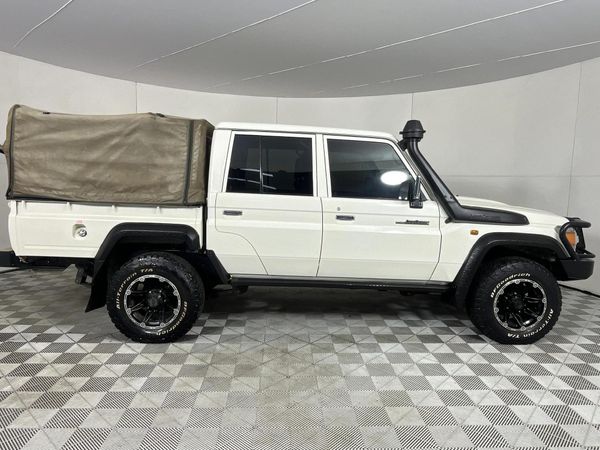 2020-Toyota-Land-Cruiser-79-45-D-Double-Cab image:17