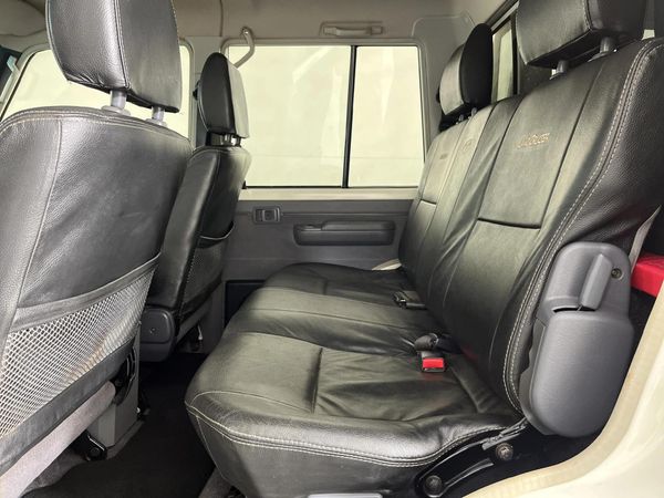 2020-Toyota-Land-Cruiser-79-45-D-Double-Cab image:3