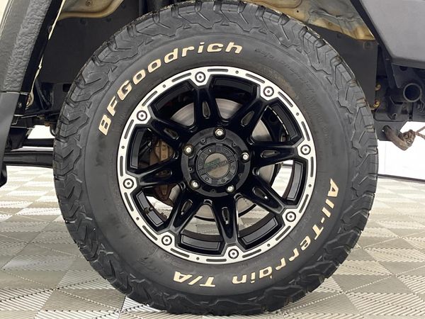 2020-Toyota-Land-Cruiser-79-45-D-Double-Cab image:5