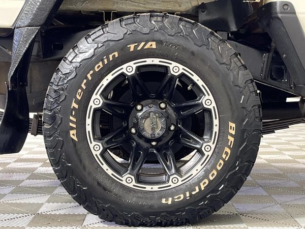 2020-Toyota-Land-Cruiser-79-45-D-Double-Cab image:7