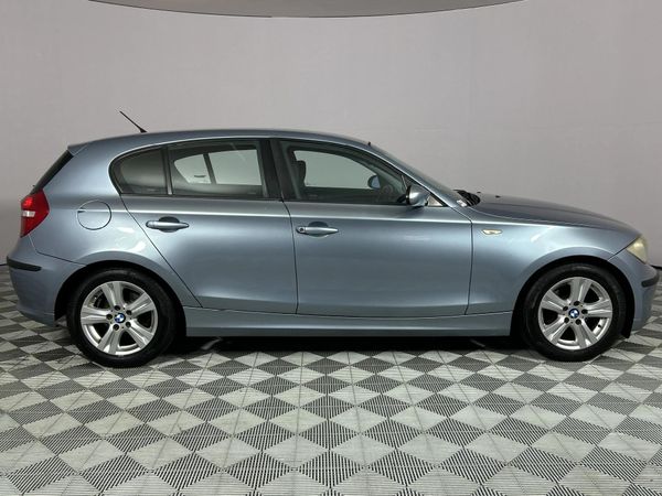 2009-BMW-1-Series-116i-5-dr image:17
