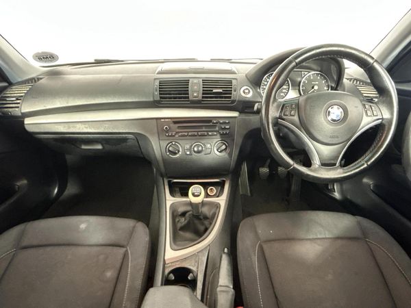 2009-BMW-1-Series-116i-5-dr image:1
