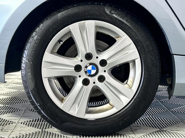 2009-BMW-1-Series-116i-5-dr image:7