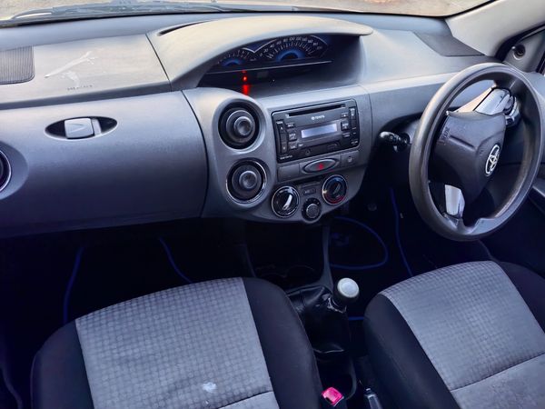 2014-Toyota-Etios-15-xi-5-dr image:12