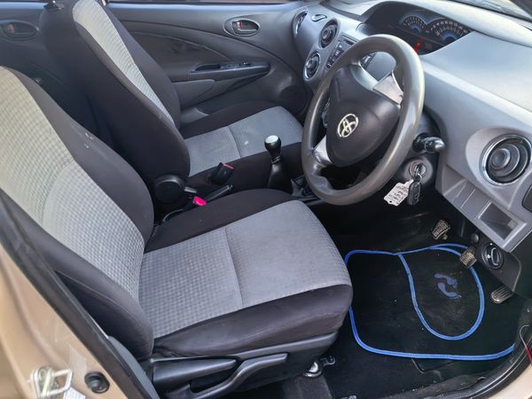 2014-Toyota-Etios-15-xi-5-dr image:13