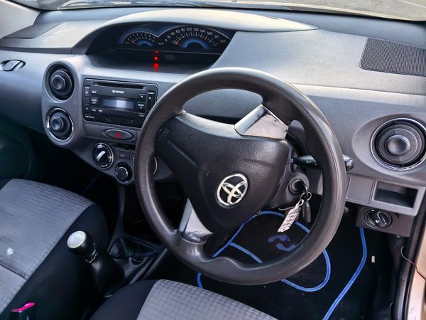 2014-Toyota-Etios-15-xi-5-dr image:14