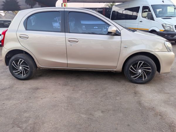 2014-Toyota-Etios-15-xi-5-dr image:3