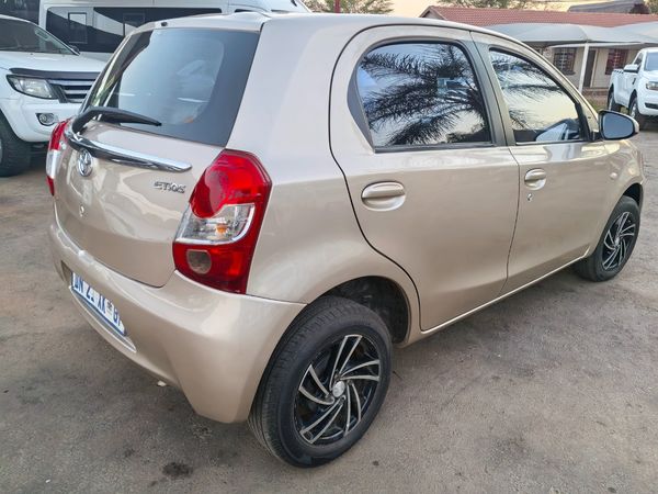 2014-Toyota-Etios-15-xi-5-dr image:4