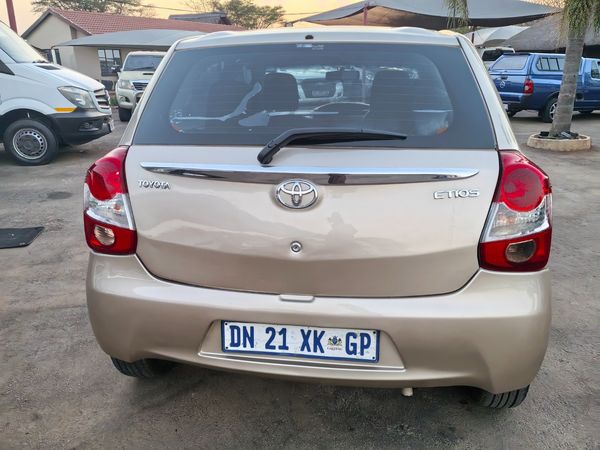 2014-Toyota-Etios-15-xi-5-dr image:5