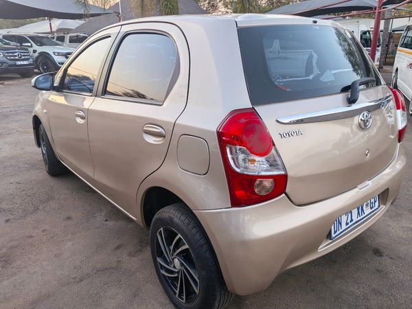 2014-Toyota-Etios-15-xi-5-dr image:6