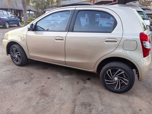 2014-Toyota-Etios-15-xi-5-dr image:7