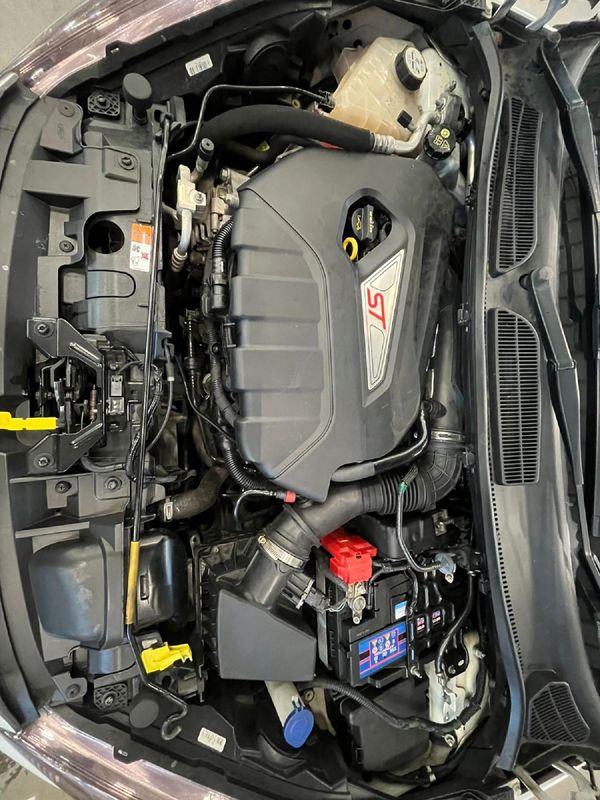 2015-Ford-Fiesta-ST-16-EcoBoost-GDTi image:12