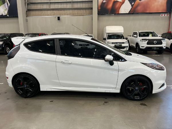 2015-Ford-Fiesta-ST-16-EcoBoost-GDTi image:1