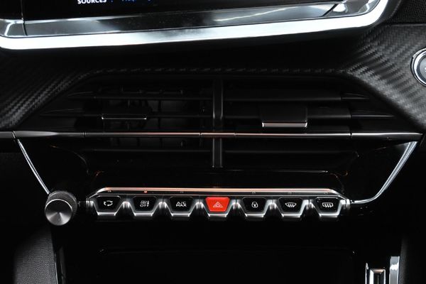 2022-Peugeot-208-12-Active image:13