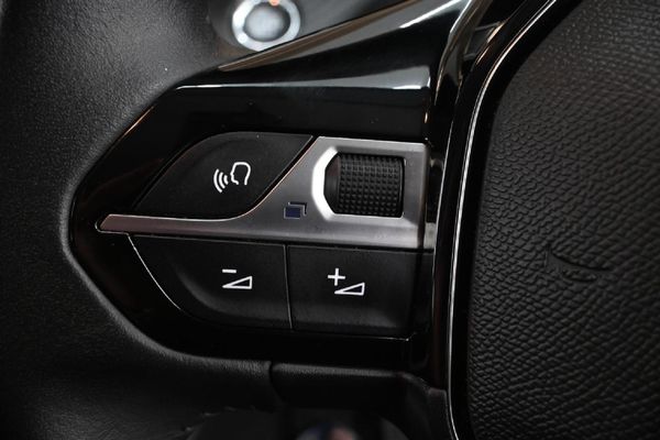 2022-Peugeot-208-12-Active image:16