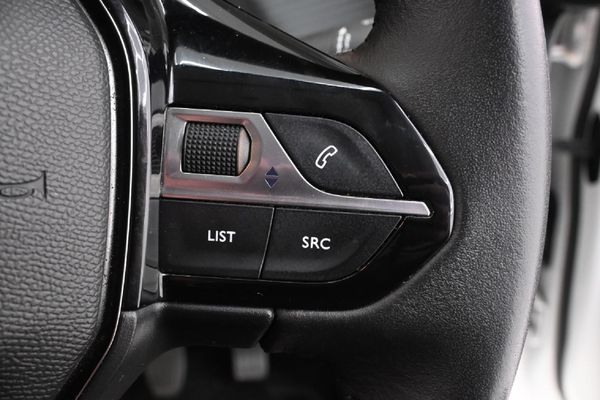 2022-Peugeot-208-12-Active image:17