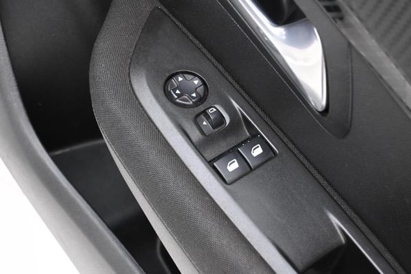 2022-Peugeot-208-12-Active image:18