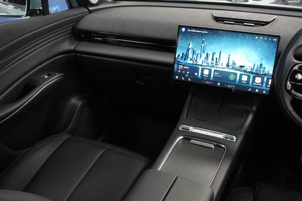 2026-Omoda-C7-15T-SHS-DHT-Phev image:9