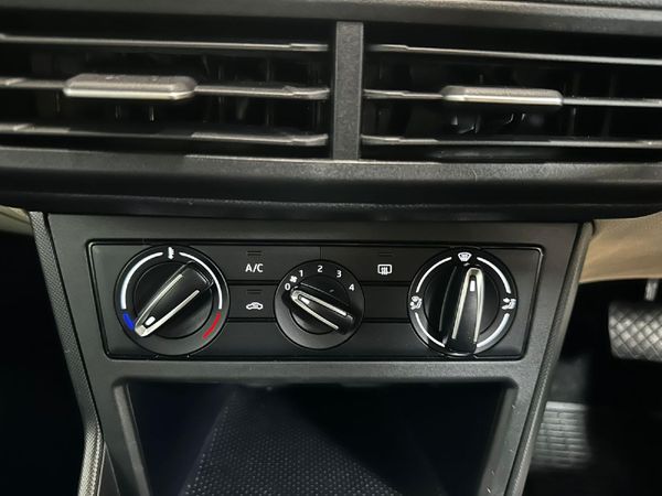 2024-Volkswagen-Polo-16-Classic-Auto image:15