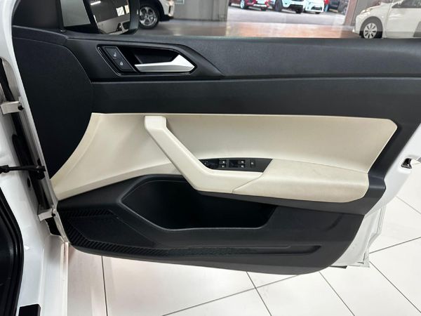 2024-Volkswagen-Polo-16-Classic-Auto image:17