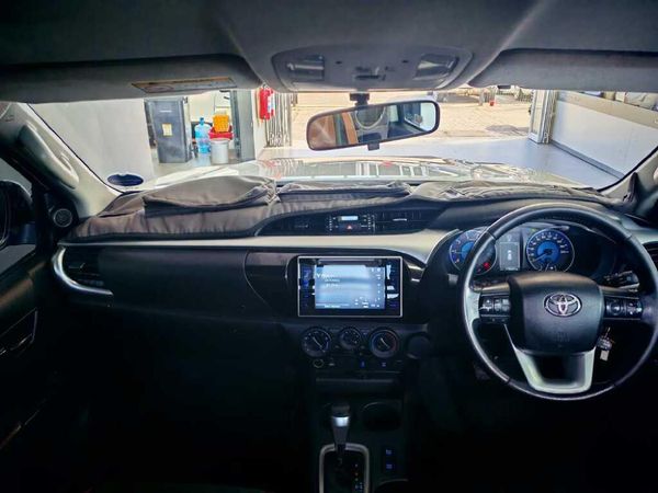 2018-Toyota-Hilux-28-GD-6-Raised-Body-Raider-Extra-Cab-Auto image:11