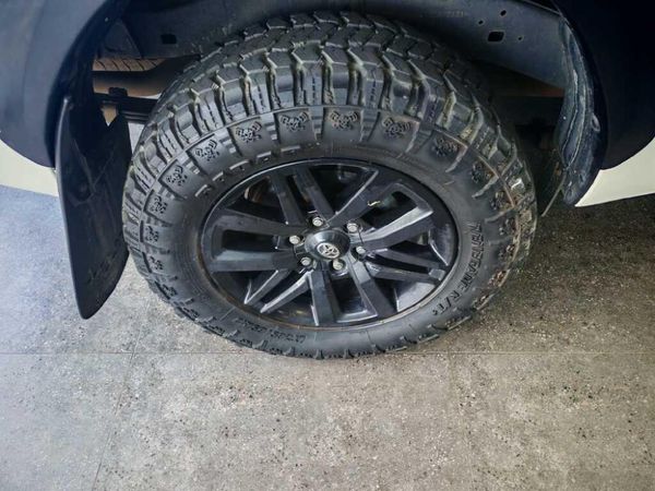 2018-Toyota-Hilux-28-GD-6-Raised-Body-Raider-Extra-Cab-Auto image:5