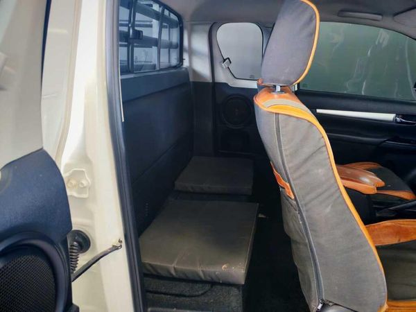 2018-Toyota-Hilux-28-GD-6-Raised-Body-Raider-Extra-Cab-Auto image:7