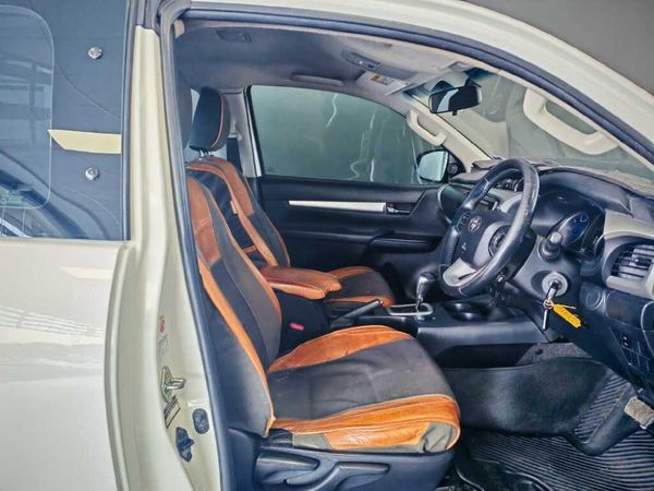 2018-Toyota-Hilux-28-GD-6-Raised-Body-Raider-Extra-Cab-Auto image:8