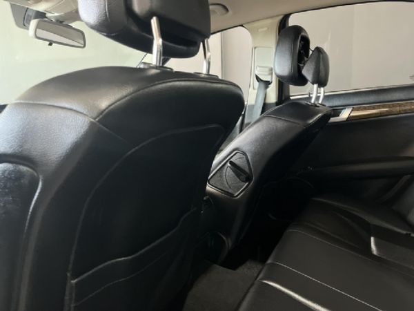 2013-Mercedes-Benz-C-Class-C-200-BE-Classic-Auto image:8