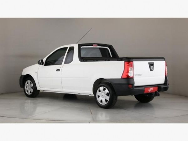 2021-Nissan-NP200-16-AC-Safety-Pack image:6