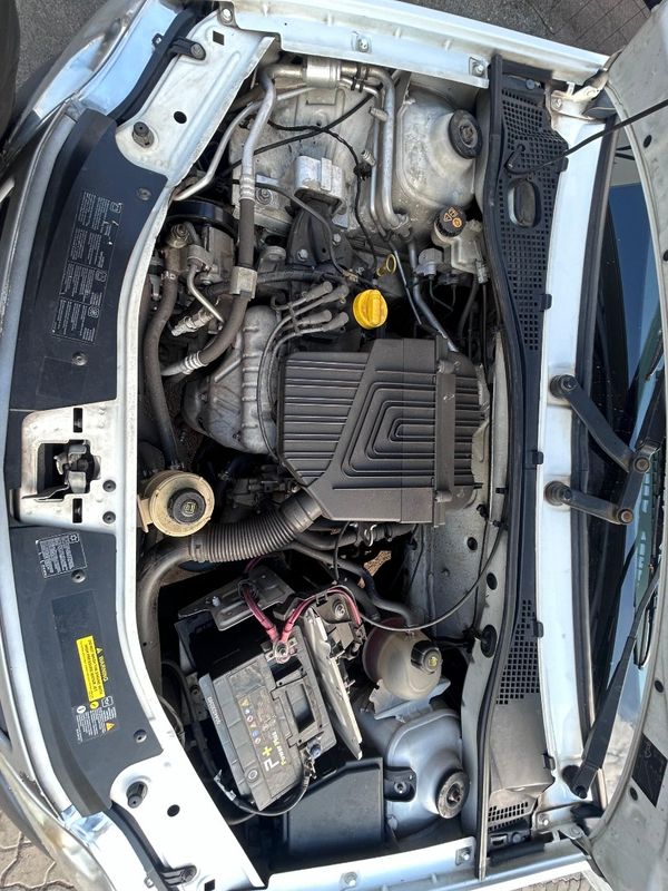 2012-Nissan-NP200-16 image:9