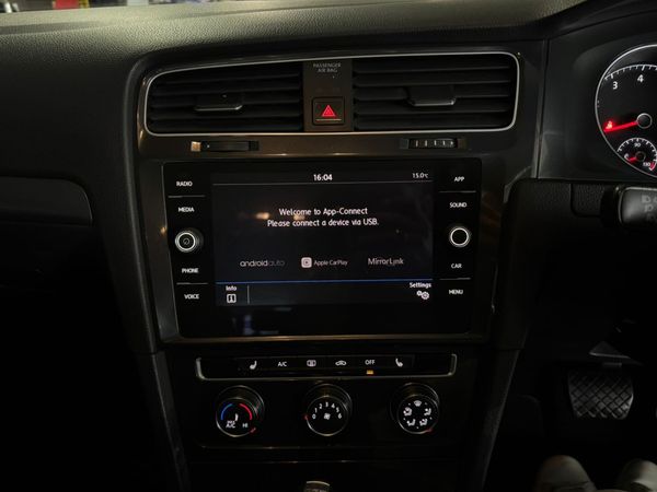 2018-Volkswagen-Golf-VII-14-TSI-Comfortline-Auto image:10