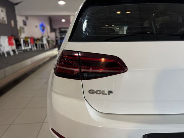 2018-Volkswagen-Golf-VII-14-TSI-Comfortline-Auto image:12
