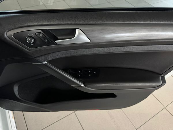 2018-Volkswagen-Golf-VII-14-TSI-Comfortline-Auto image:15
