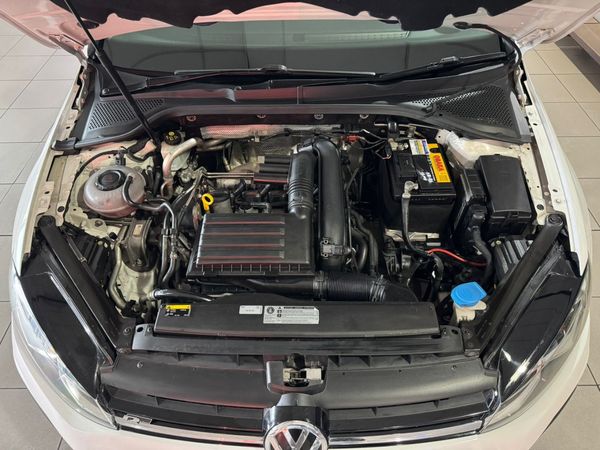 2018-Volkswagen-Golf-VII-14-TSI-Comfortline-Auto image:17