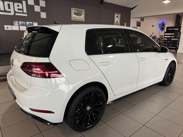 2018-Volkswagen-Golf-VII-14-TSI-Comfortline-Auto image:3