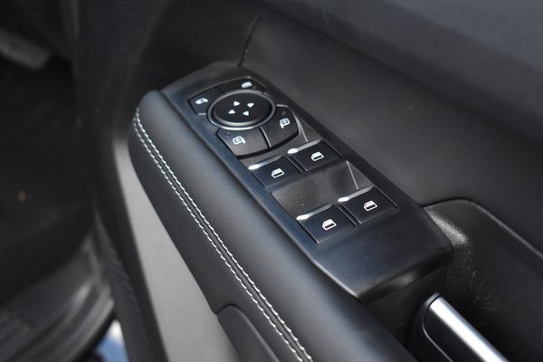 2026-Volkswagen-Amarok-30-TDI-V6-184kW-4Motion-Aventura-Auto-Double-Cab image:12