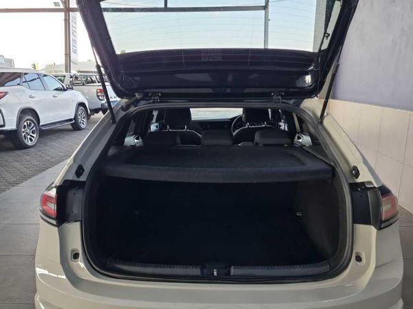 2022-Volkswagen-Taigo-10-TSI-R-Line-Auto image:9