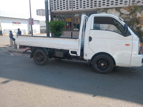 2009-Hyundai-H100-Bakkie-26i-D image:3