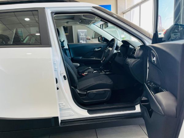 2026-Mahindra-XUV-3XO-12T-AX5-Auto image:9