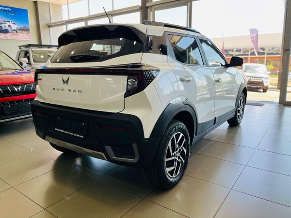 2026-Mahindra-XUV-3XO-12T-AX5-Auto image:1
