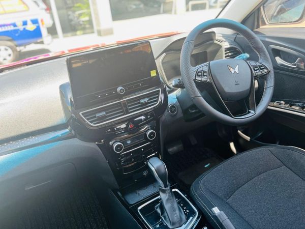2026-Mahindra-XUV-3XO-12T-AX5-Auto image:4