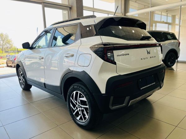 2026-Mahindra-XUV-3XO-12T-AX5-Auto image:6