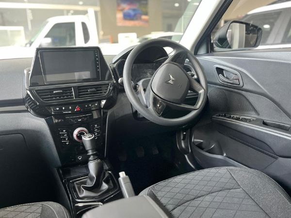 2026-Mahindra-XUV-3XO-12T-MX2 image:4