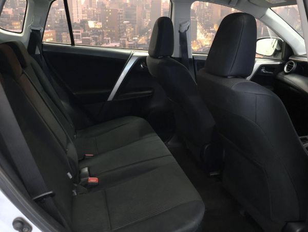2015-Toyota-RAV4-20-GX-Auto image:18