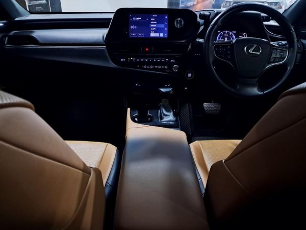 2023-Lexus-ES-250-EX image:5