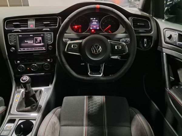 2017-Volkswagen-Golf-VII-GTI-20-TSI-Clubsport-S image:9